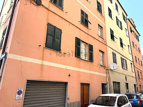 appartamento in vendita a Genova in zona Rivarolo
