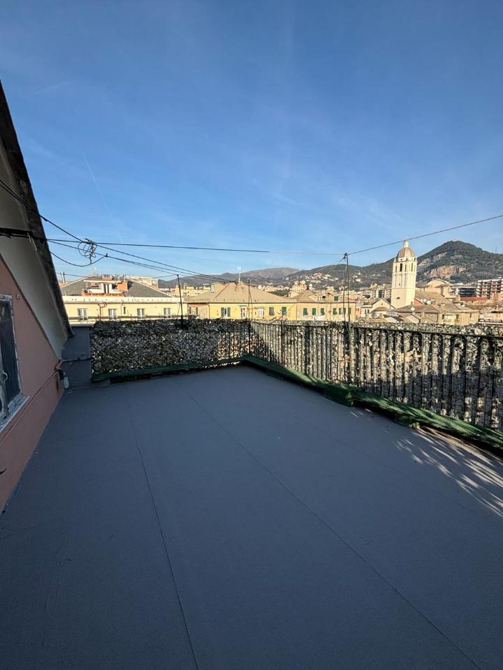 appartamento in vendita a Genova in zona Sestri Ponente