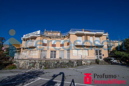 ufficio in vendita a Genova in zona Voltri