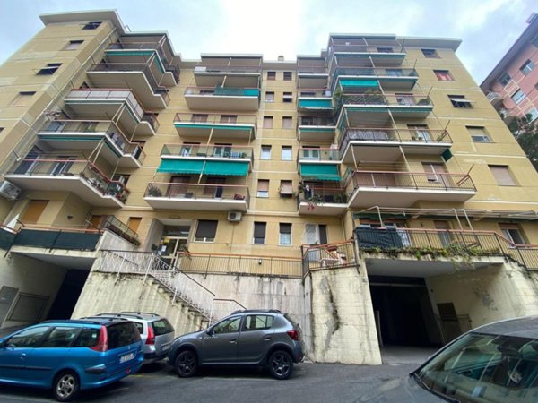 appartamento in vendita a Genova in zona Rivarolo