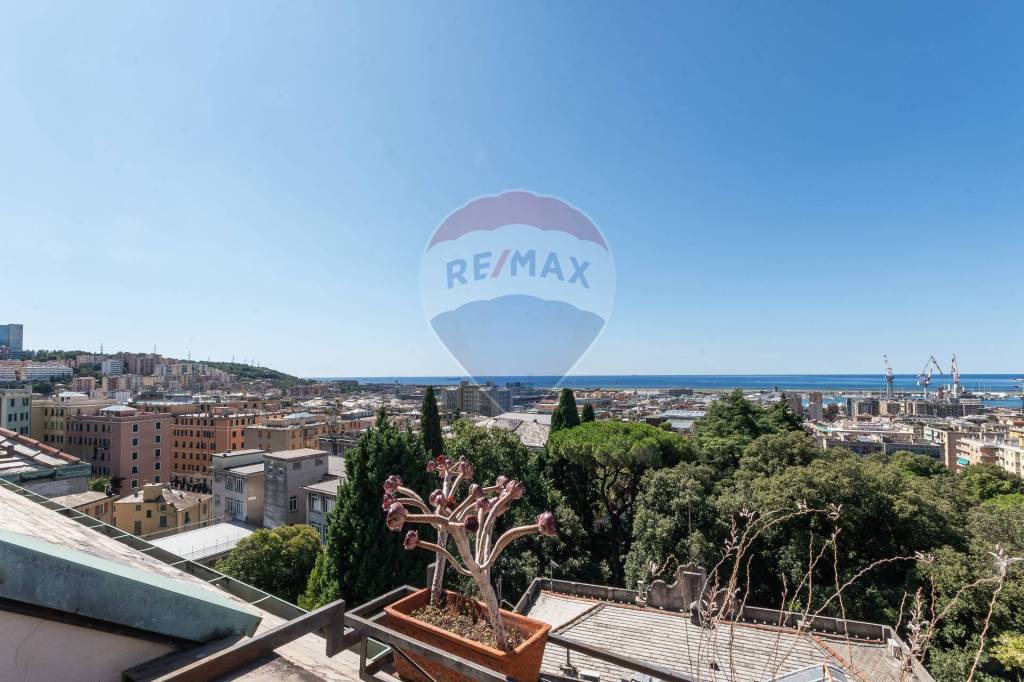 appartamento in vendita a Genova in zona Sestri Ponente
