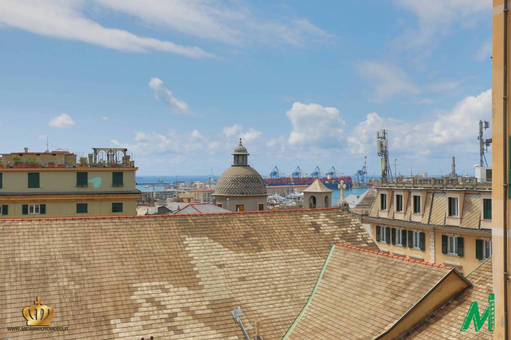 appartamento in vendita a Genova in zona Sottoripa / Maddalena / Molo