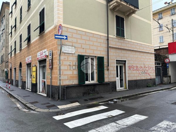 locale commerciale in vendita a Genova in zona Pegli