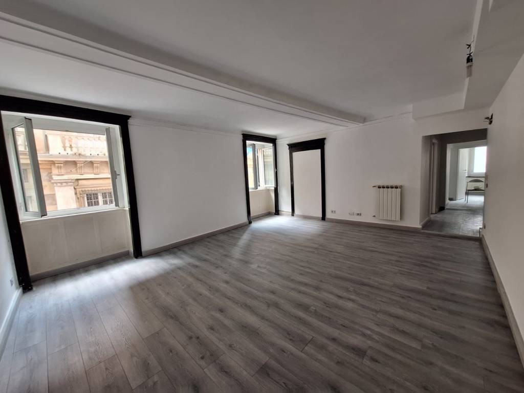 appartamento in vendita a Genova in zona Sottoripa / Maddalena / Molo
