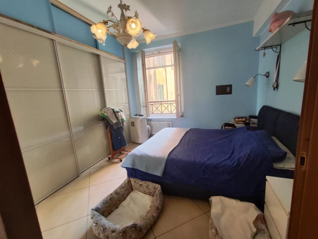 appartamento in vendita a Genova in zona Sottoripa / Maddalena / Molo
