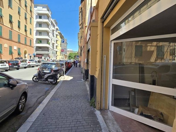 locale commerciale in vendita a Genova