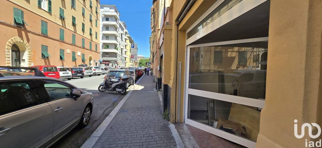 locale commerciale in vendita a Genova in zona Foce