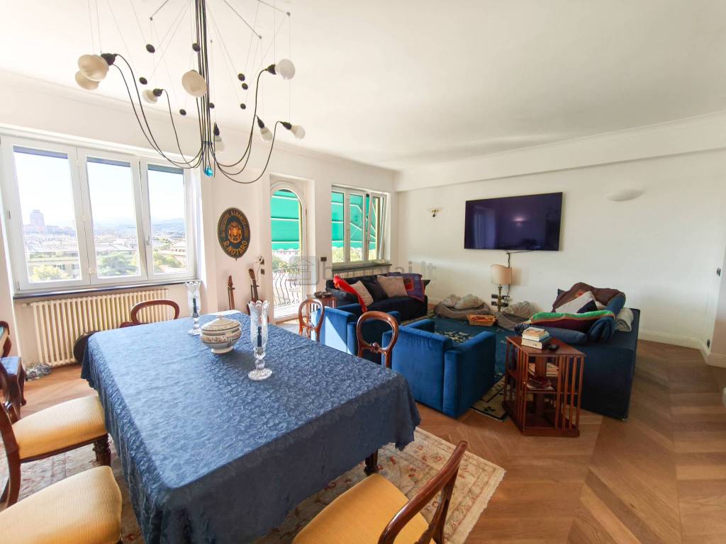 appartamento in vendita a Genova in zona Foce