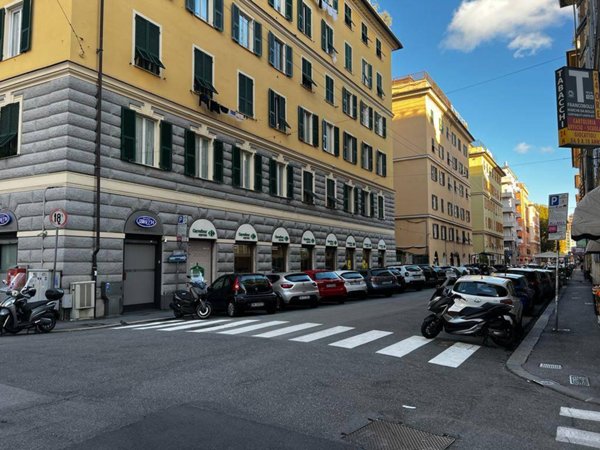 negozio in vendita a Genova in zona Foce