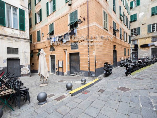 appartamento in vendita a Genova in zona Sottoripa / Maddalena / Molo
