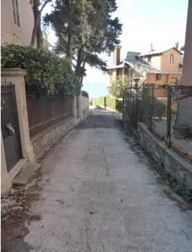 appartamento in vendita a Genova in zona Quarto dei Mille