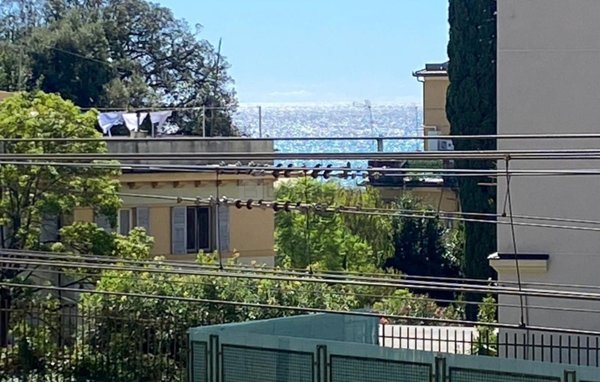 appartamento in vendita a Genova in zona Quarto dei Mille