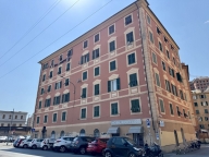 esavano in vendita a Genova
