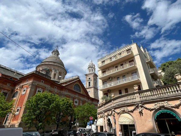 appartamento in vendita a Genova in zona Carignano