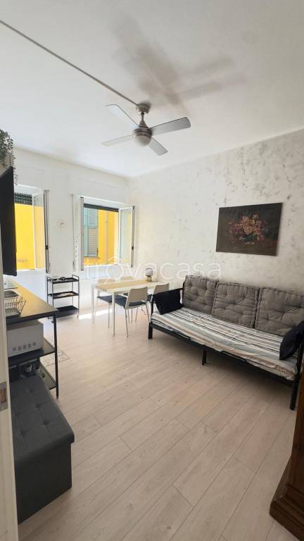 appartamento in vendita a Genova in zona Sottoripa / Maddalena / Molo