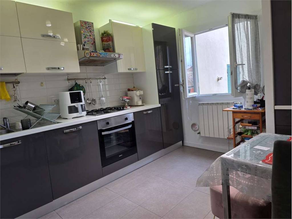 appartamento in vendita a Genova in zona Sottoripa / Maddalena / Molo