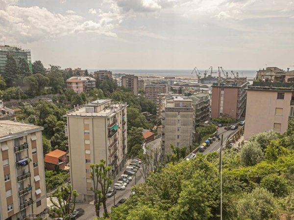 appartamento in vendita a Genova in zona Sestri Ponente