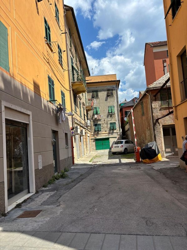 appartamento in vendita a Genova in zona Sestri Ponente