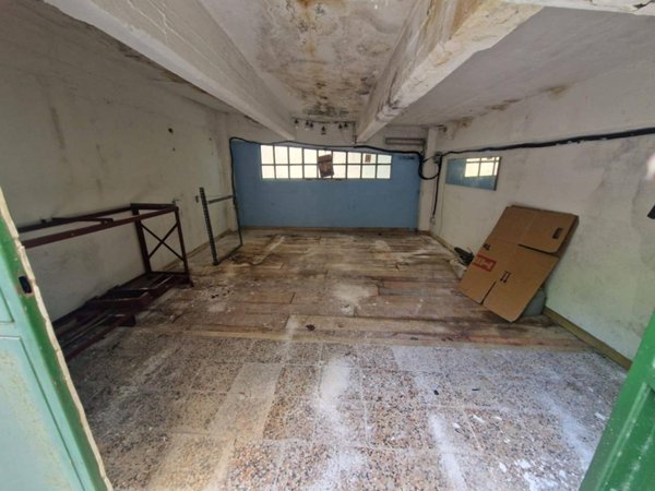 locale di sgombero in vendita a Genova in zona Voltri
