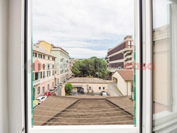 appartamento in vendita a Genova in zona Sestri Ponente