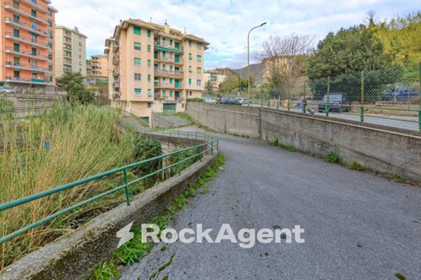 locale di sgombero in vendita a Genova in zona Palmaro / Pra'
