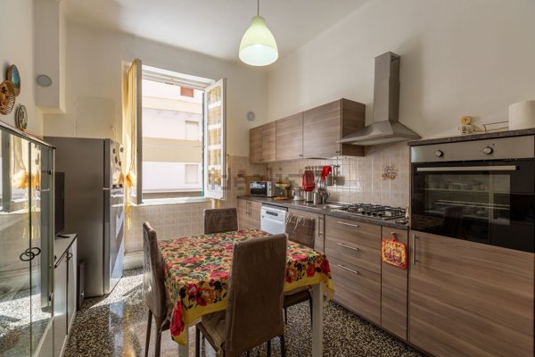 appartamento in vendita a Genova in zona Foce