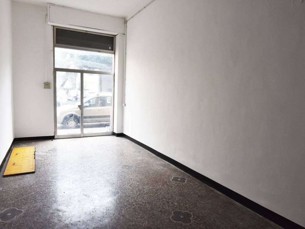 negozio in vendita a Genova in zona San Fruttuoso