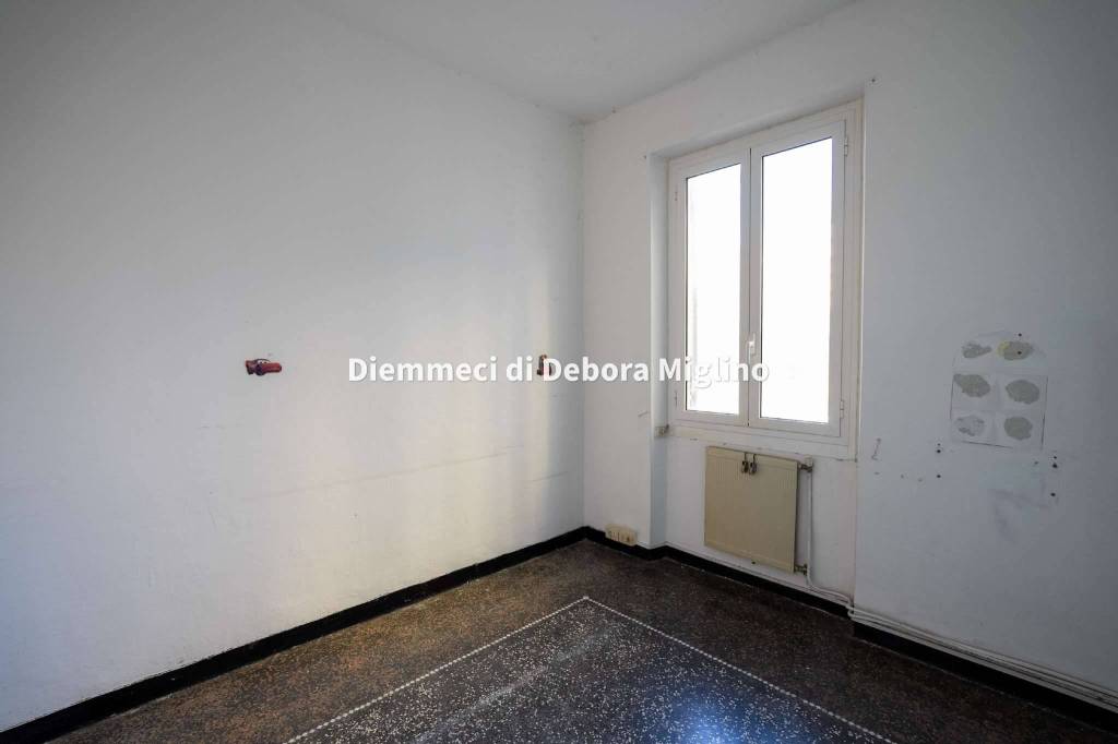 appartamento in vendita a Genova in zona Sestri Ponente