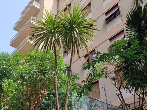 appartamento in vendita a Genova in zona Rivarolo