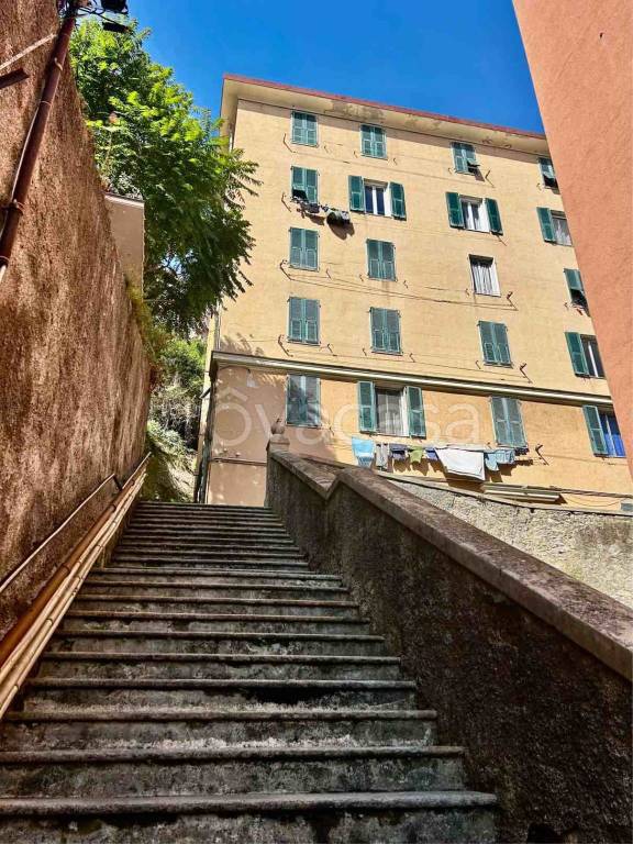 appartamento in vendita a Genova in zona Staglieno