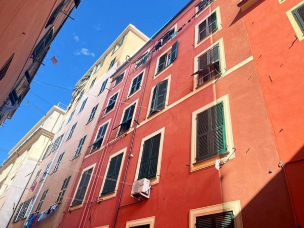 appartamento in vendita a Genova in zona Sottoripa / Maddalena / Molo