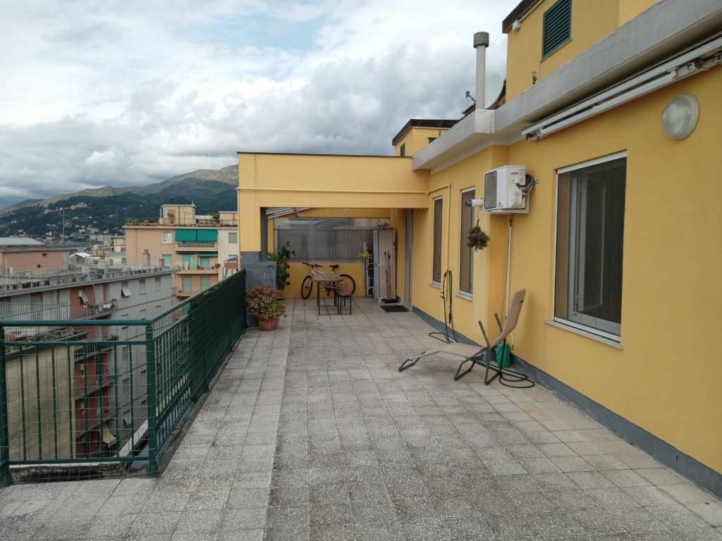 appartamento in vendita a Genova in zona Palmaro / Pra'