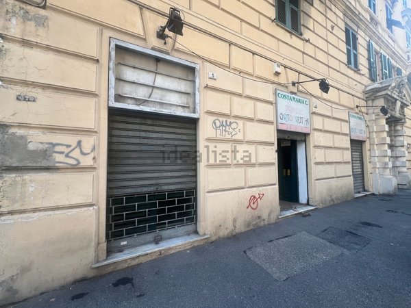 locale commerciale in vendita a Genova
