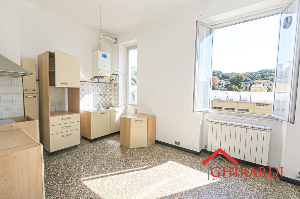 appartamento in vendita a Genova in zona Sestri Ponente