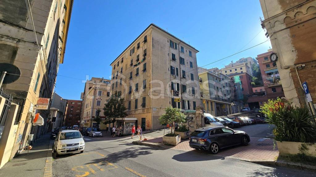 negozio in vendita a Genova in zona Lagaccio / Granarolo