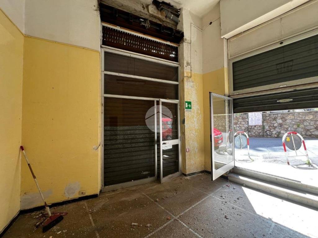 negozio in vendita a Genova in zona Sestri Ponente