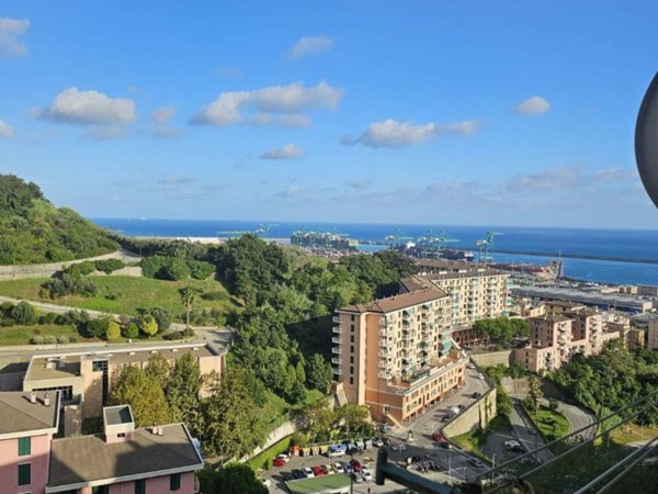 appartamento in vendita a Genova in zona Palmaro / Pra'