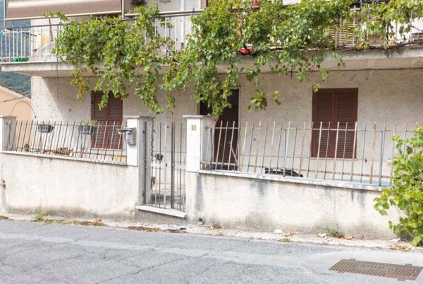 appartamento in vendita a Genova in zona Sottoripa / Maddalena / Molo