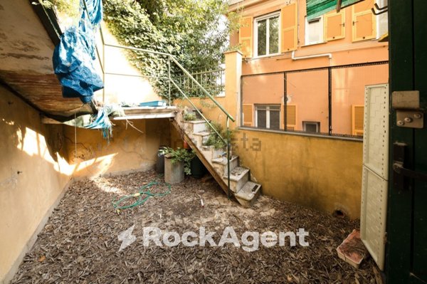 appartamento in vendita a Genova in zona Staglieno