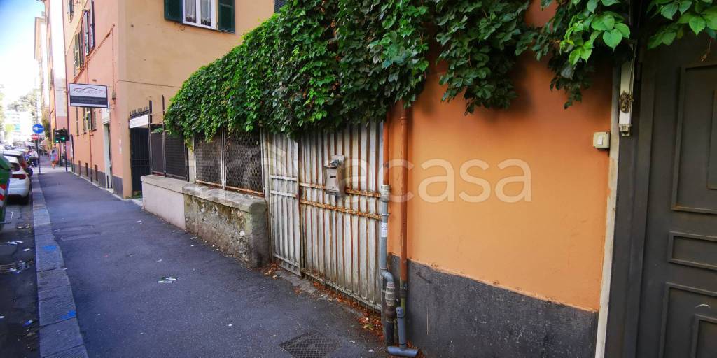 appartamento in vendita a Genova in zona Foce