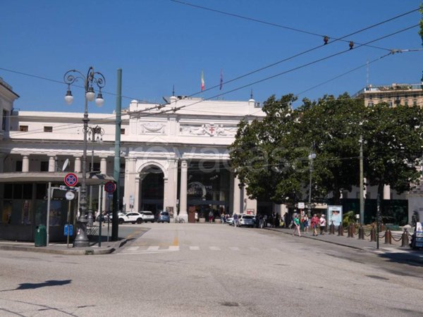 appartamento in vendita a Genova in zona Sottoripa / Maddalena / Molo