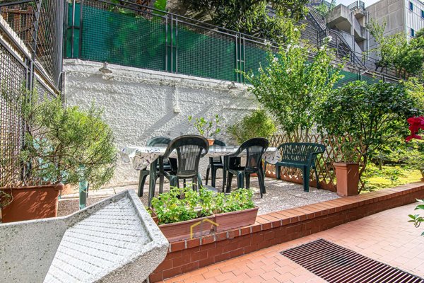 appartamento in vendita a Genova in zona Staglieno
