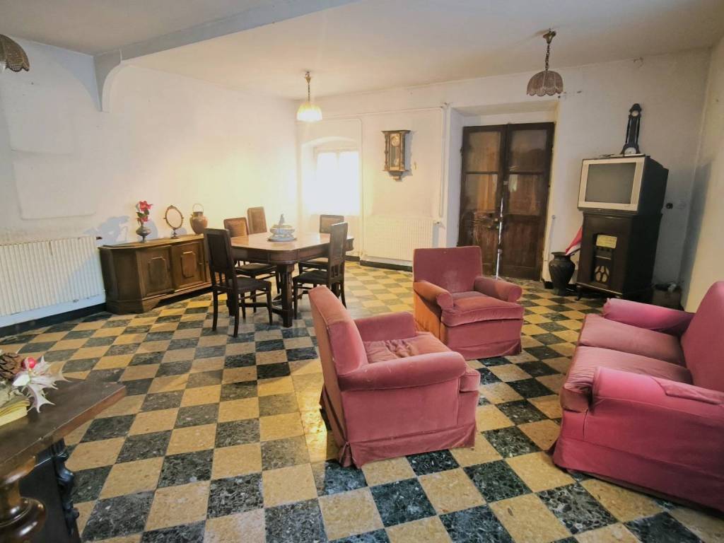 appartamento in vendita a Genova in zona Molassana