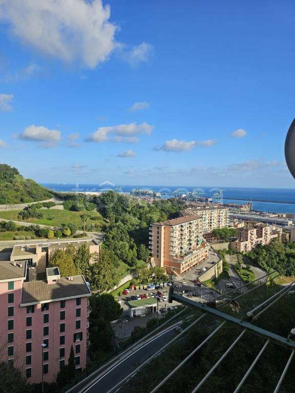 appartamento in vendita a Genova in zona Palmaro / Pra'
