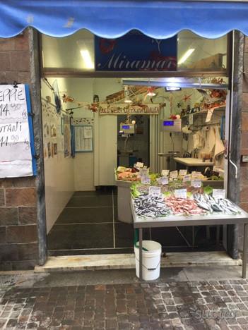 negozio in vendita a Genova in zona Bolzaneto