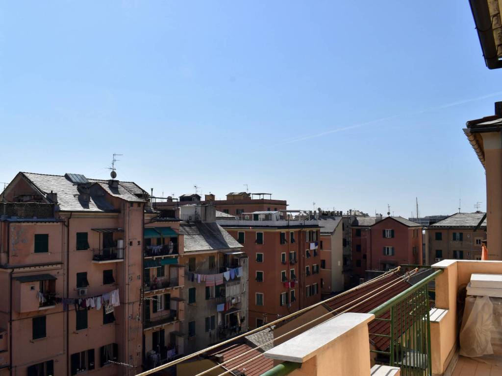 appartamento in vendita a Genova in zona Sestri Ponente