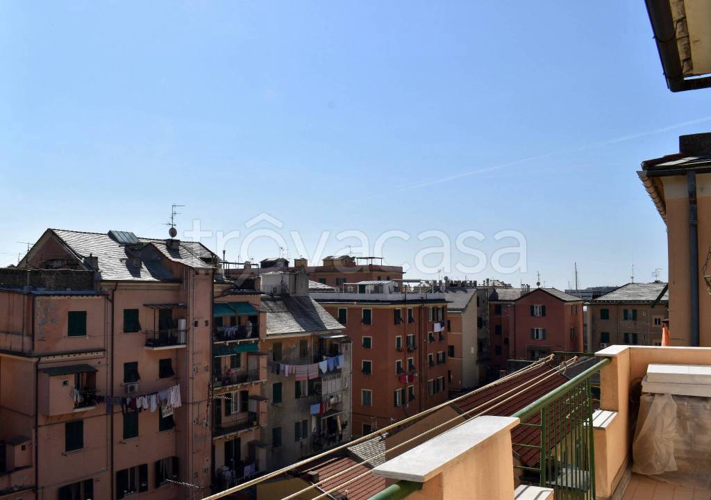 appartamento in vendita a Genova in zona Sestri Ponente