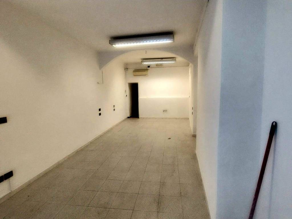 negozio in vendita a Genova in zona Cornigliano