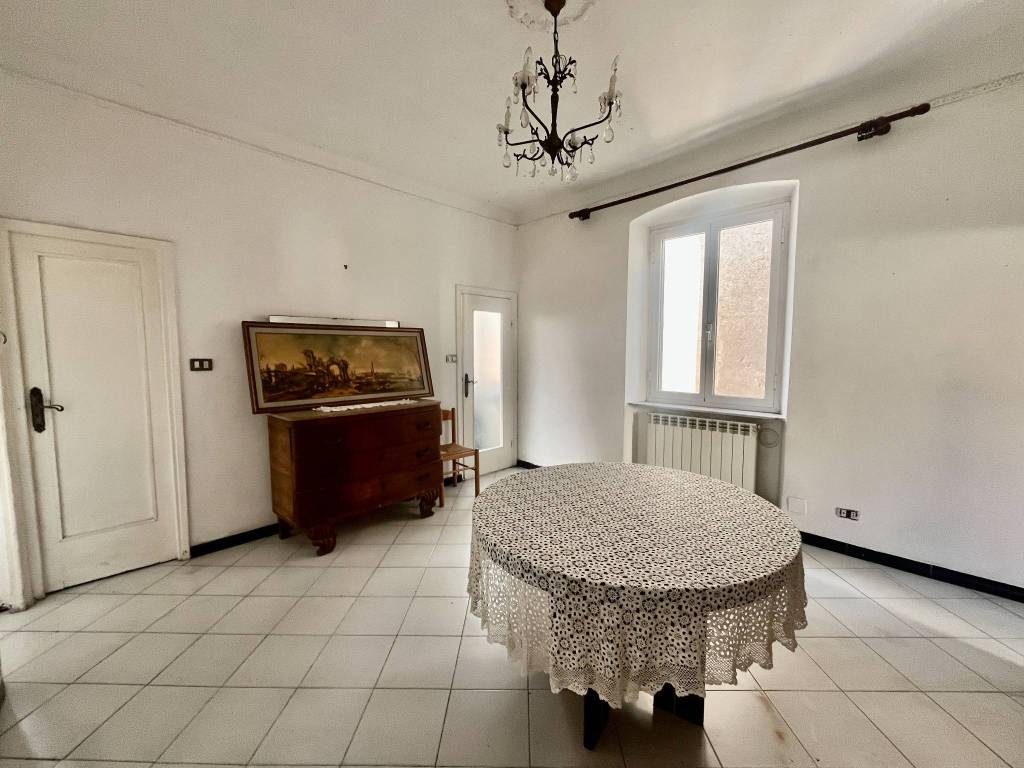 appartamento in vendita a Genova in zona Sestri Ponente