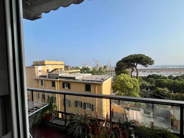 appartamento in vendita a Genova in zona Sestri Ponente